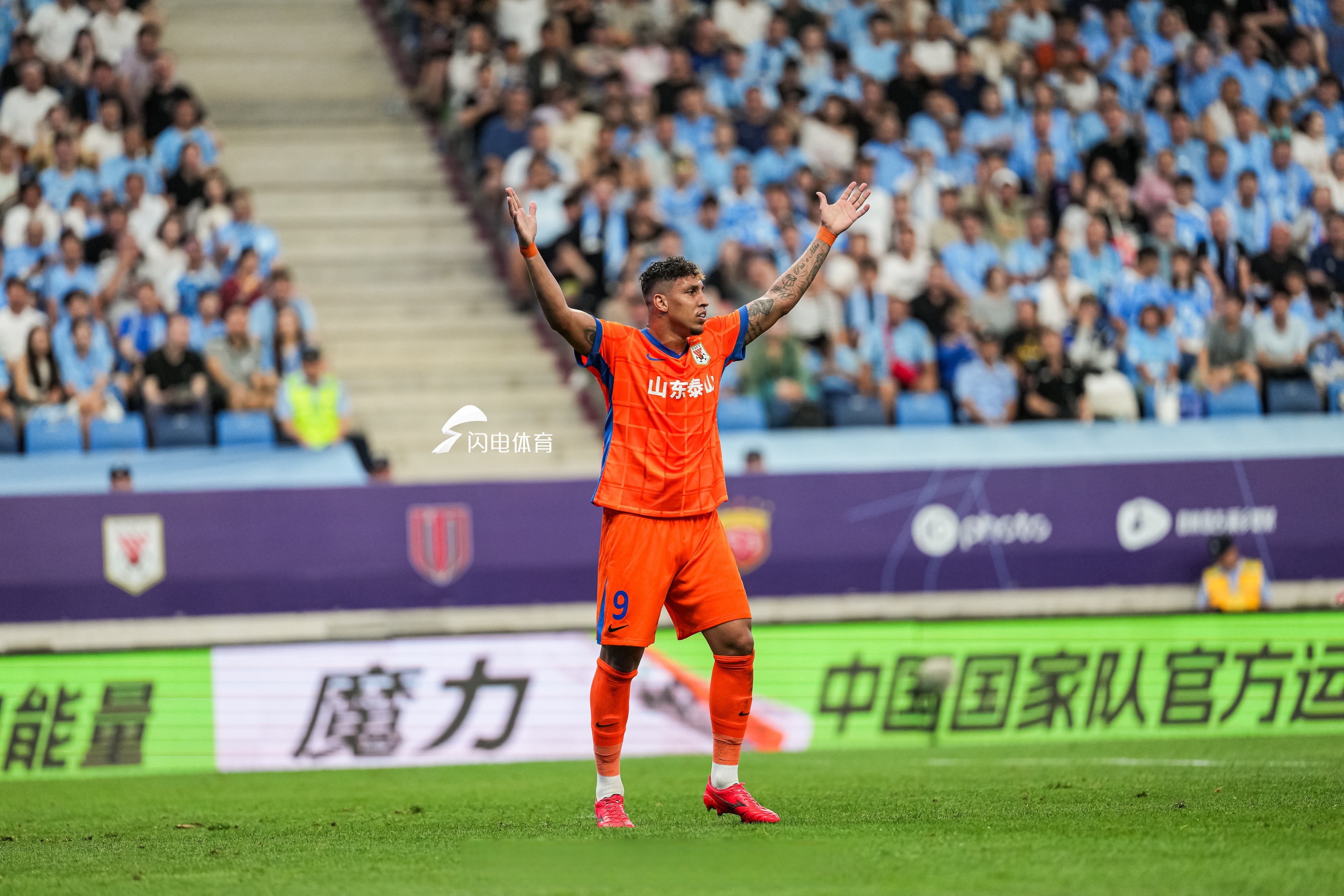 澳门威尼斯人-中超联赛战况逐渐激烈，升降级悬念不断(中超联赛战况逐渐激烈,升降级悬念不断)