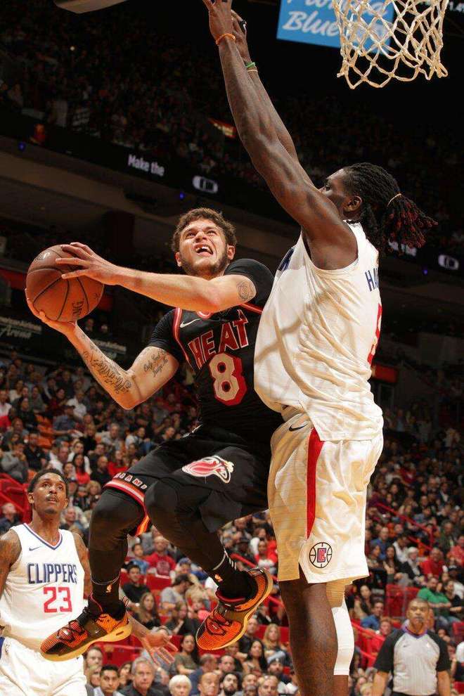 包含桑普多利亚后卫传中助攻打破僵局的词条